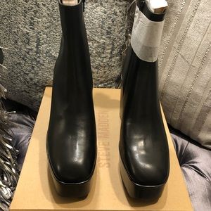 STEVE MADDEN LEATHER PLATFORM BOOTS